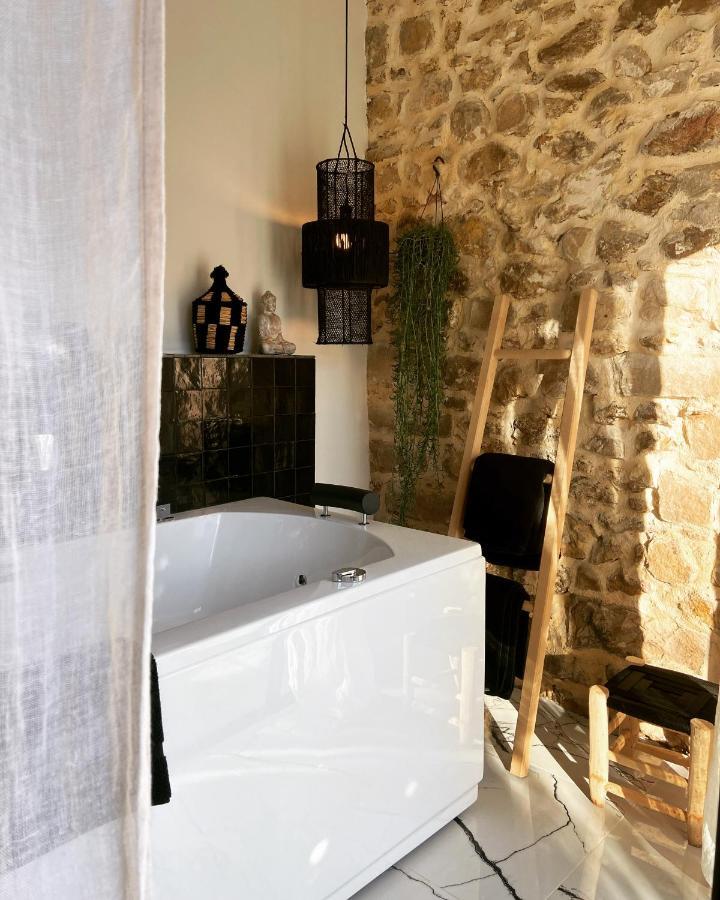 La Planque - Chambres Avec Jacuzzi Fleury-en-Biere Buitenkant foto